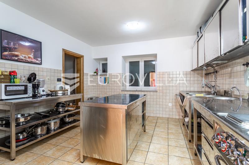 Trolokve, three-story house on a beautiful estate - 6