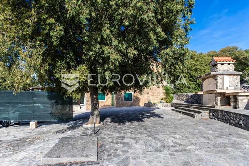 Trolokve, three-story house on a beautiful estate - 40