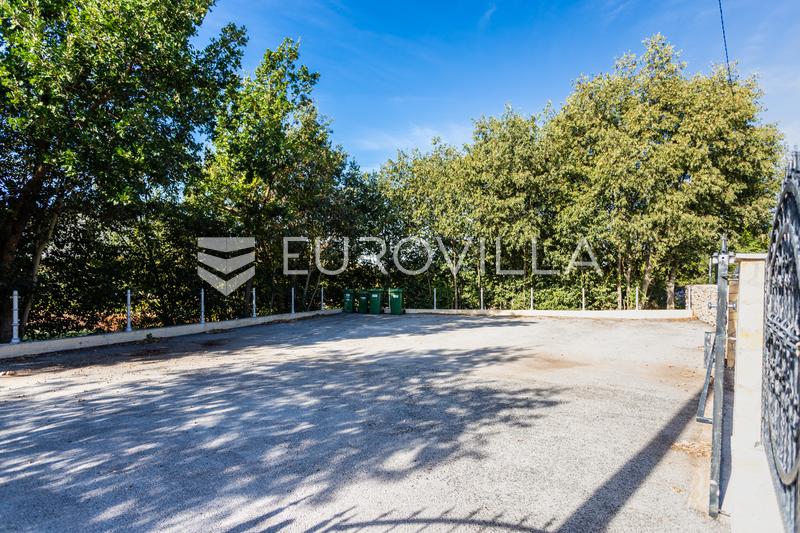 Trolokve, three-story house on a beautiful estate - 52