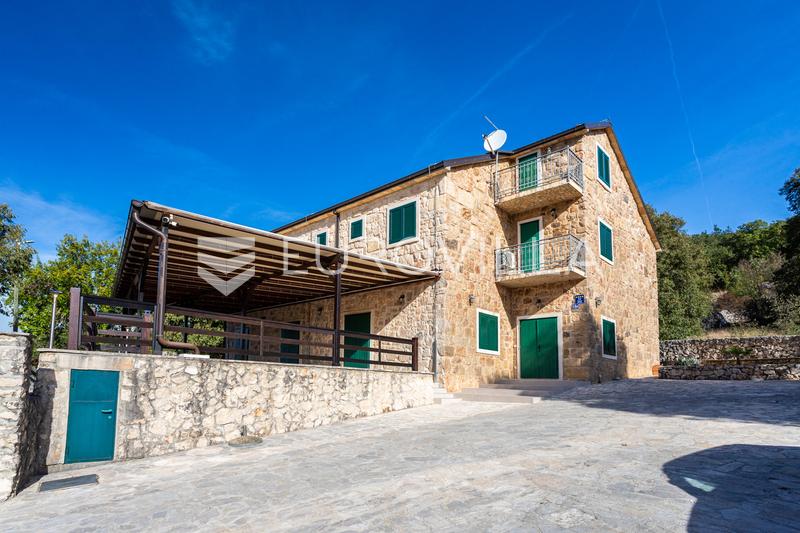 Trolokve, three-story house on a beautiful estate - 1