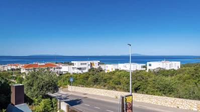 Pag, Novalja, Villa con 8 unità abitative consolidate e ristorante, vista mare