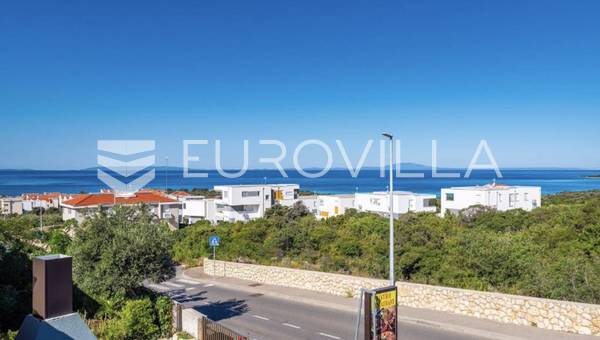 Pag, Novalja, Villa sa 8 uhodanih apartmanskih jedinica i restoranom, pogled na more