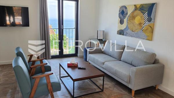 Lovran, una hermosa casa con tres apartamentos, a 50 m del mar