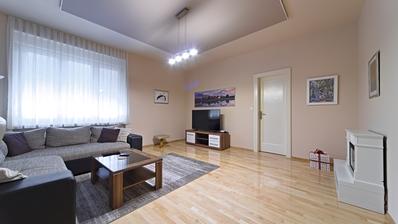 Osijek, Şehir Merkezi, kiralık: tamamen eşyalı ve bakımlı dört yatak odalı bir daire
