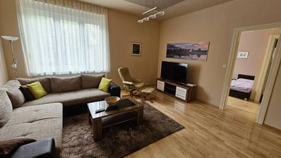 Osijek, Centar, najam uređenog četverosobnog stana površine 94 m²