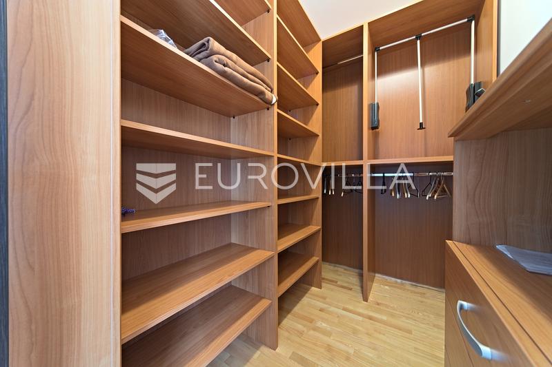 Osijek, Stadtzentrum, zu vermieten, eine komplett möblierte und gut gepflegte Vierzimmerwohnung - 7