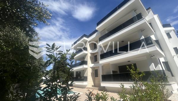 Pag, Novalja, deniz manzaralı, yeni yenilenmiş iki yatak odalı daire