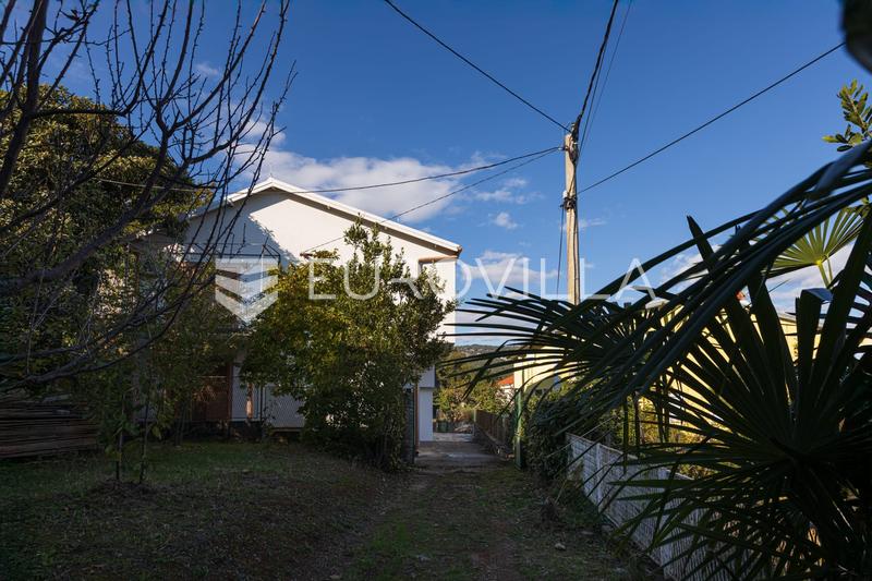 Lovran, šarmantna samostojeća kuća sa dva stana