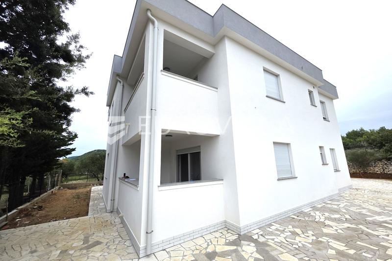 Rab, Barbat, Edificio nuevo, Apartamento de dos dormitorios con salón, aparcamiento, 65 m² - 1