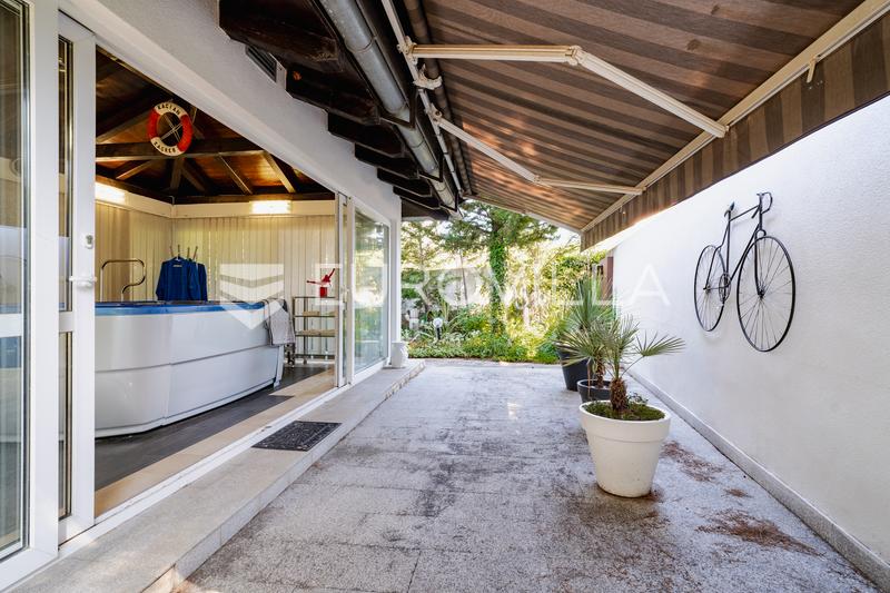 Biograd na Moru, einzigartiges Haus mit Pool und Glaspavillon - 8