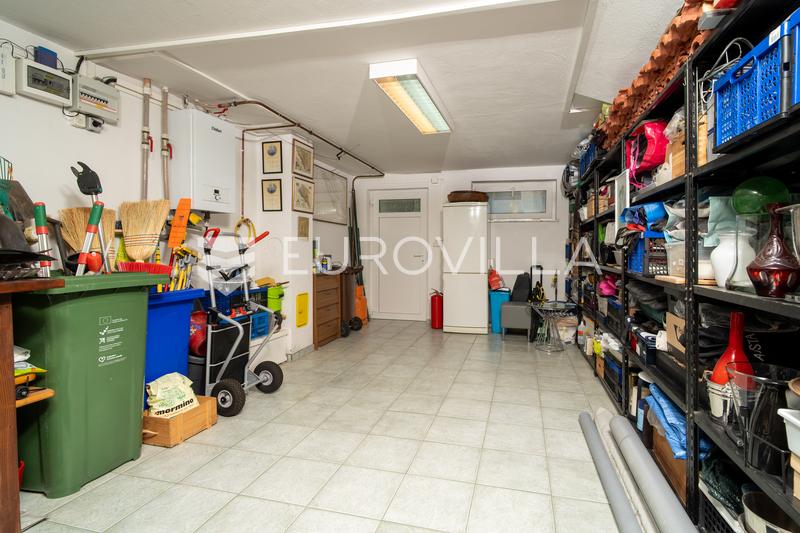 Biograd na Moru, einzigartiges Haus mit Pool und Glaspavillon - 32