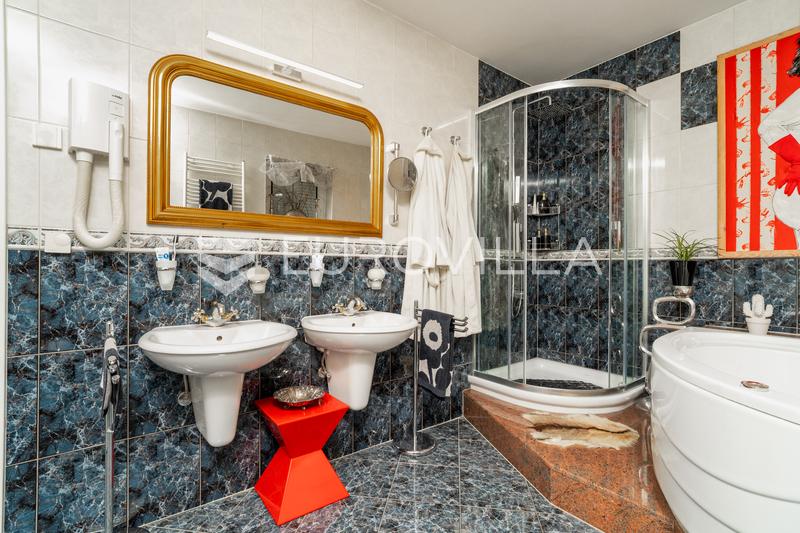 Biograd na Moru, einzigartiges Haus mit Pool und Glaspavillon - 49