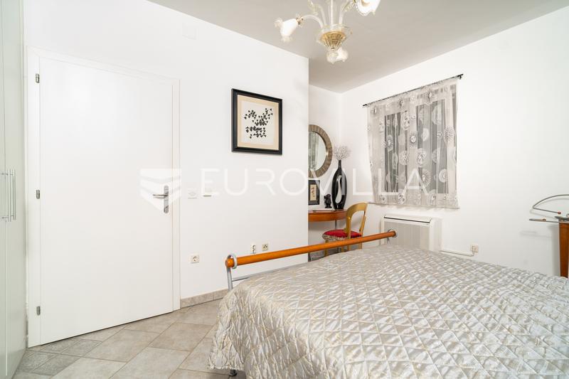 Biograd na Moru, einzigartiges Haus mit Pool und Glaspavillon - 54