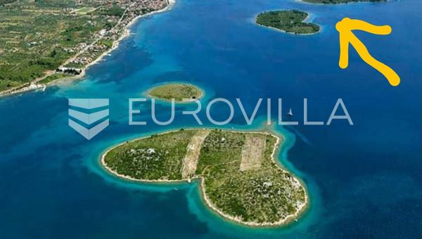 Turanj, Ilha de Babac, terreno para construção a 200 m do mar