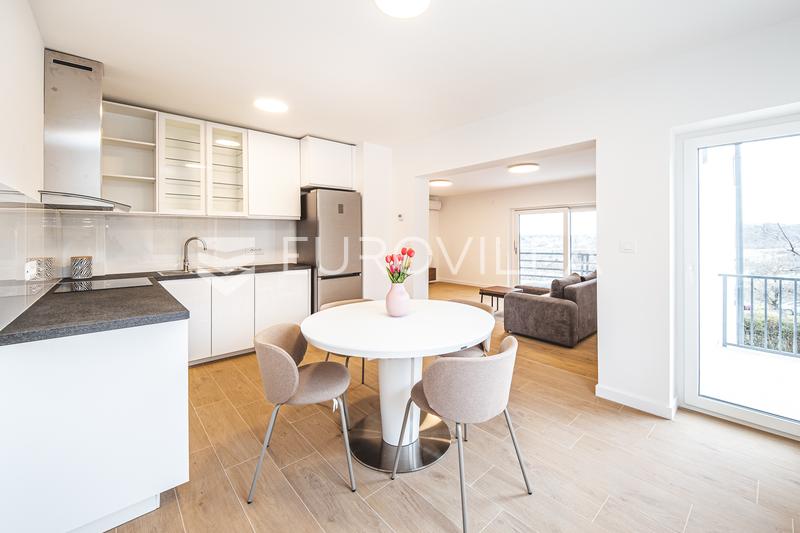 Zagreb, Mikulići, predivan trosoban stan 92 m² s 2 parkirna mjesta