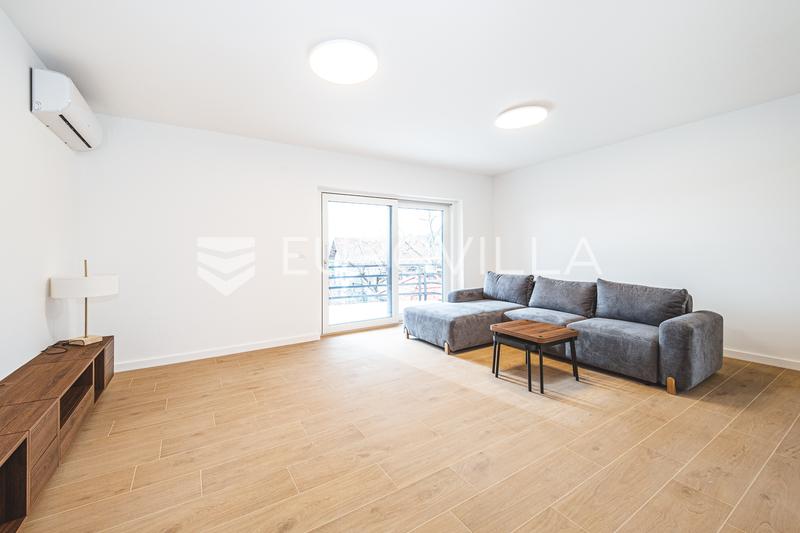 Zagreb, Mikulići, predivan trosoban stan 92 m² s 2 parkirna mjesta