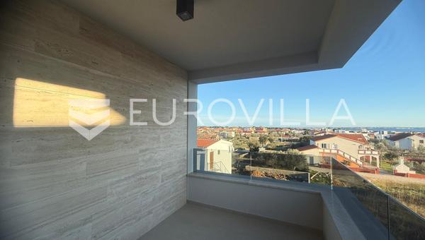 Vir, apartamento de tres habitaciones con terraza en la azotea y vistas al mar