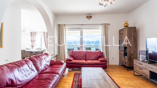Omiš, Duće, prostrani dvosoban stan, 109,80 m²