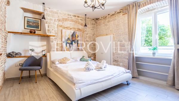 Trogir, tri studio apartmana u centru grada
