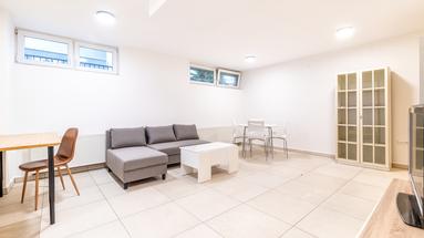 Zagreb, Jarun funkcionalan trosoban stan u suterenu 65 m²