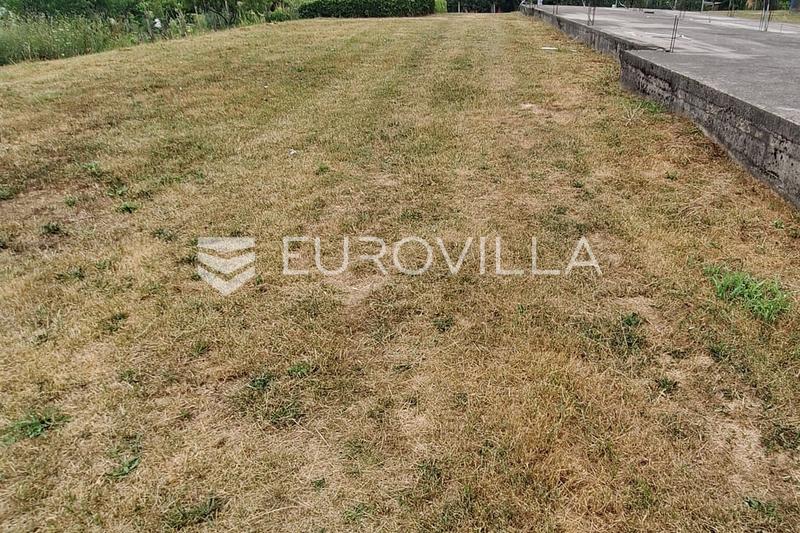 Karlovac, Svarca, stavebný pozemok 2000 m², vhodný na výstavbu veľkého obytného domu - 4