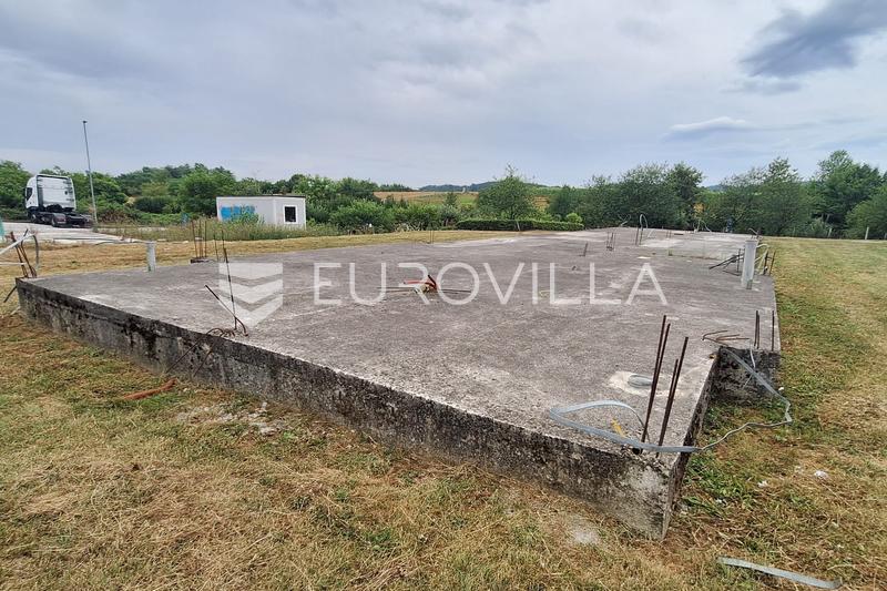 Karlovac, Svarca, stavebný pozemok 2000 m², vhodný na výstavbu veľkého obytného domu - 1