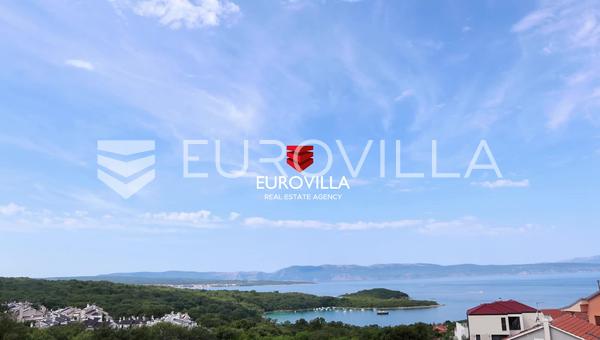 Krk, Njivice, apartamento de dos dormitorios con sala de estar en un edificio nuevo, superficie de 80,70 m²