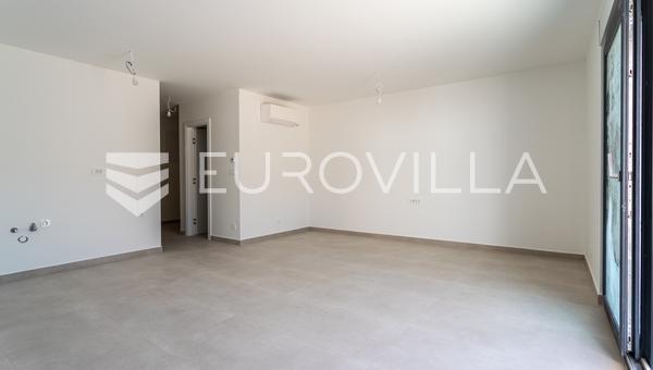 Ciovo, Okrug Gornji - Zwei-Zimmer-Wohnung mit Terrassen und Garten