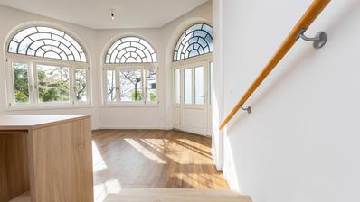 Opatija, Centrum, gerenoveerd vijf-kamer appartement in een Oostenrijks-Hongaarse villa op 90 m van de zee.