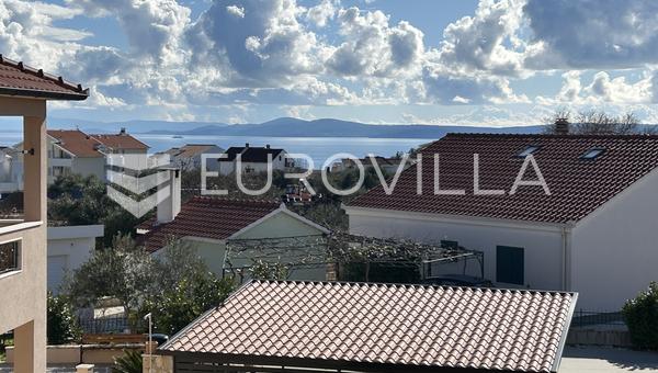 Trogir, Okrug Gornji, Apartman S4 na prvom katu površine od 60 m²