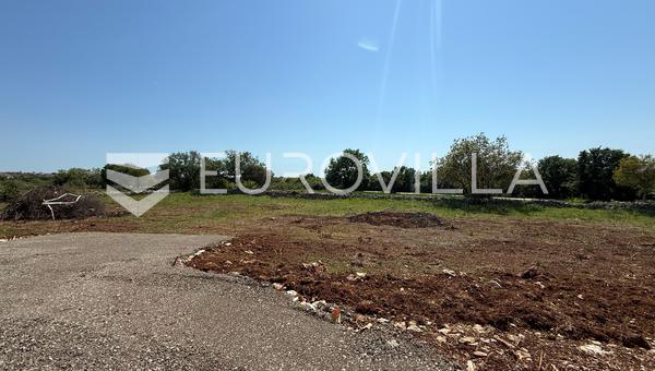 İstra, Vodnjan, deniz manzaralı mükemmel konumda 1438m2 inşaat arazisi