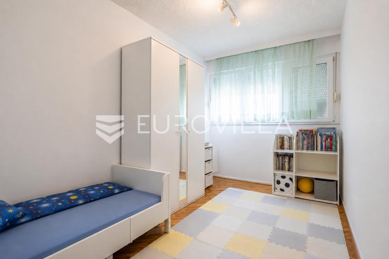 Apartamento de um quarto, Gripe - 8