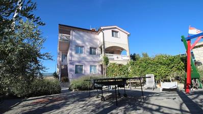 Zadar, Vrsi, lijepa kuća s apartmanima i vrtom