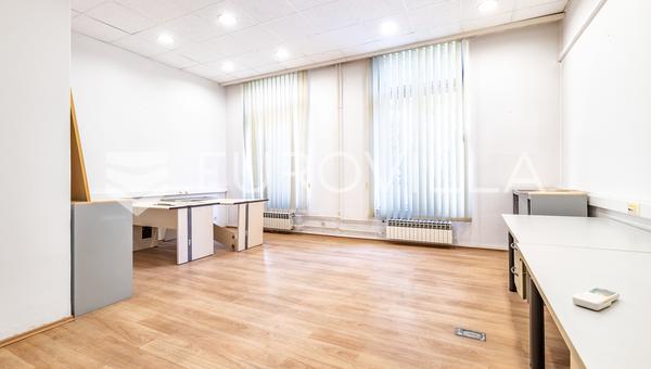 Zagreb, Tresnjevka, espaço de escritório na rua 78 m²