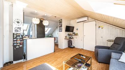 Zagabria, Gajnice, appartamento con quattro camere da letto con una superficie netta di 70 m²
