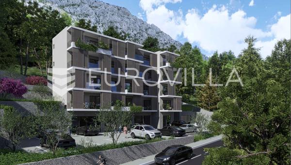 Omiš, dvosoban stan u novogradnji s garažnim i vanjskim parkirnim mjestom