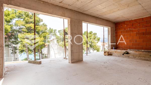 Brač, Sutivan, vila s dvije stambene jedinice, treći red do mora