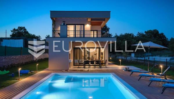 Ístria, Svetvinčenat, villa de luxo moderna com piscina aquecida