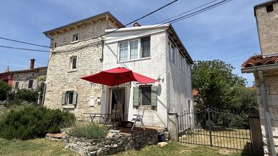 Istrie, Valtura - zrekonstruovaný istrijský kamenný dům 140 m², další budova, zahrada 450 m²