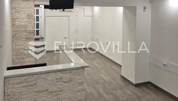 Osijek, Centrum, krásně zařízený komerční prostor 54 m², vynikající poloha