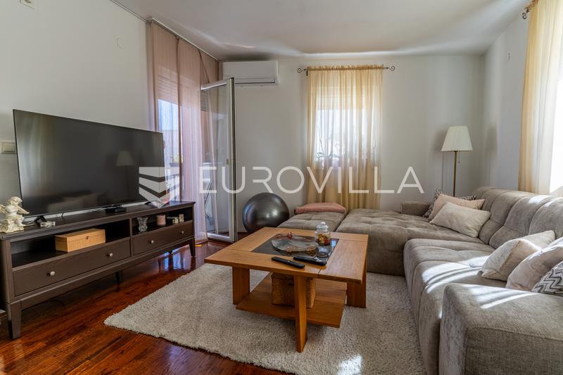 Požega, trosoban stan 70 m2