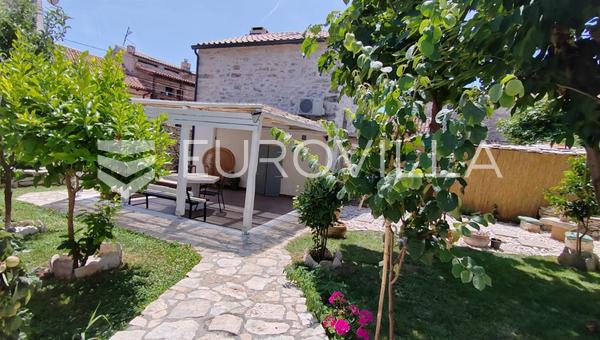 İstria, Galižana, yenilenmiş taş ev, ek tesis, yüzme havuzu ve bahçe
