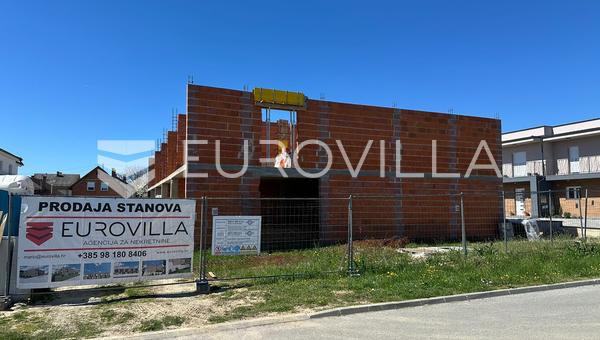 Pozega, DE NUEVA CONSTRUCCIÓN, lujoso apartamento de cuatro habitaciones de 122 m²
