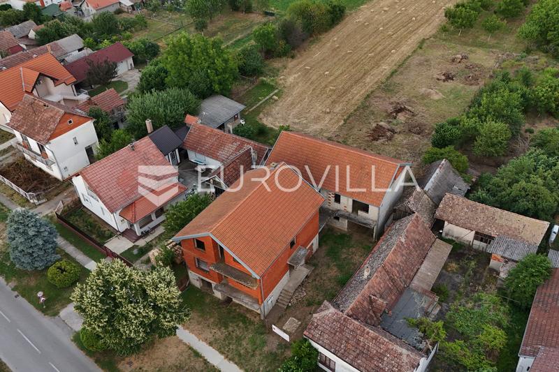 Vukovar, Borovo - Bolig- og erhvervsejendom, 600 m² - 2