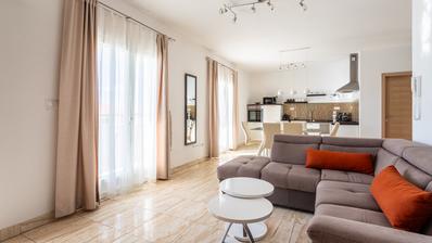 Seget Donji, excellent appartement T2 avec vue sur mer - location longue durée