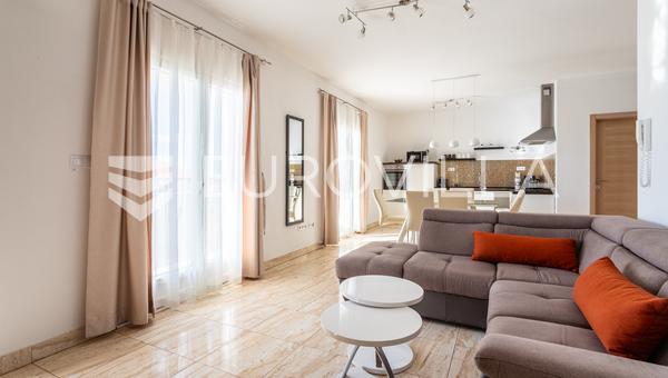 Seget Donji, excellent two-bedroom apartment with sea view - long-term rental