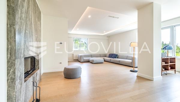 Šalata, novogradnja, luksuzan četverosoban stan s vrtom, wellness, apartman