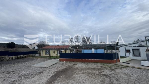 Istria, Rovigno, casa su un unico livello di 70 m² con piscina su un terreno di circa 550 m²