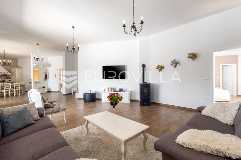 Svetvinčenat, Single-Storey Villa with a Pool, Sauna and Spacious Garden - 5