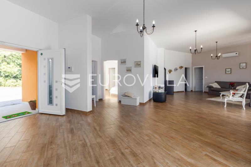 Svetvinčenat, Single-Storey Villa with a Pool, Sauna and Spacious Garden - 8